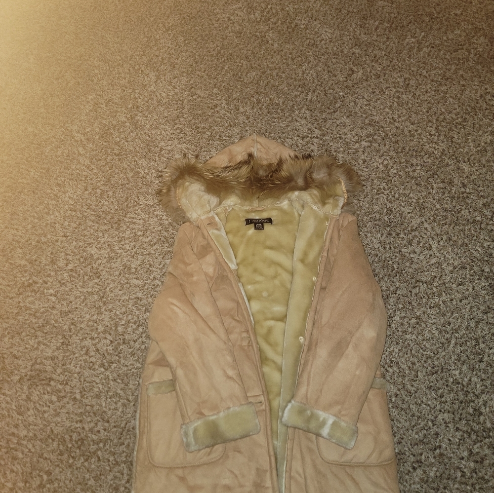 1 Madison Coat, size medium, Raccoon fur around hood & detachable, Beige color